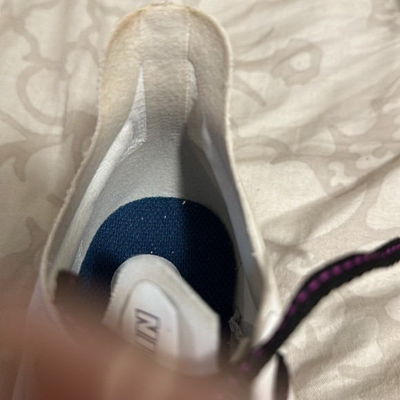 Used Nike Zoom Gravity Running Shoes - Picture 5 of 8